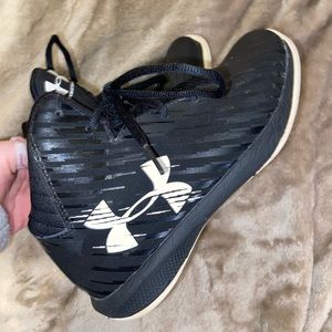 Black Under Armour shoes Kids 2Y